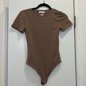 Aritzia Contour Crew Shortsleeve Bodysuit